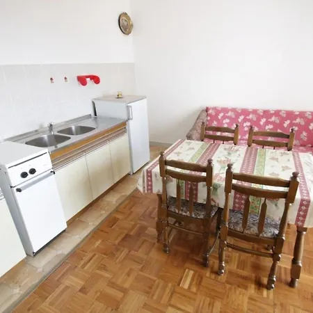 Apartment Fuer 3 Personen Ca 27 Qm In Novi Vinodolski, Kvarner Bucht Crikvenica Und Umgebung